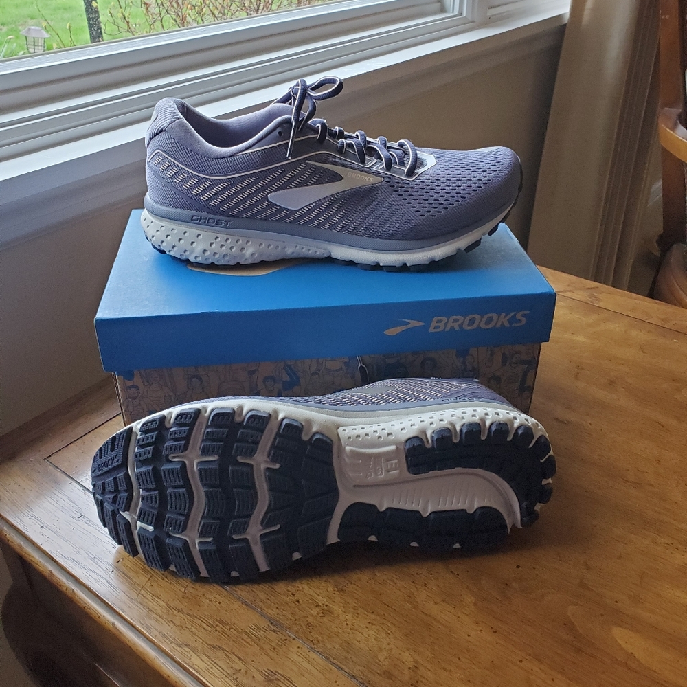 NIB Brooks Ghost 12 9.5 D (Wide)